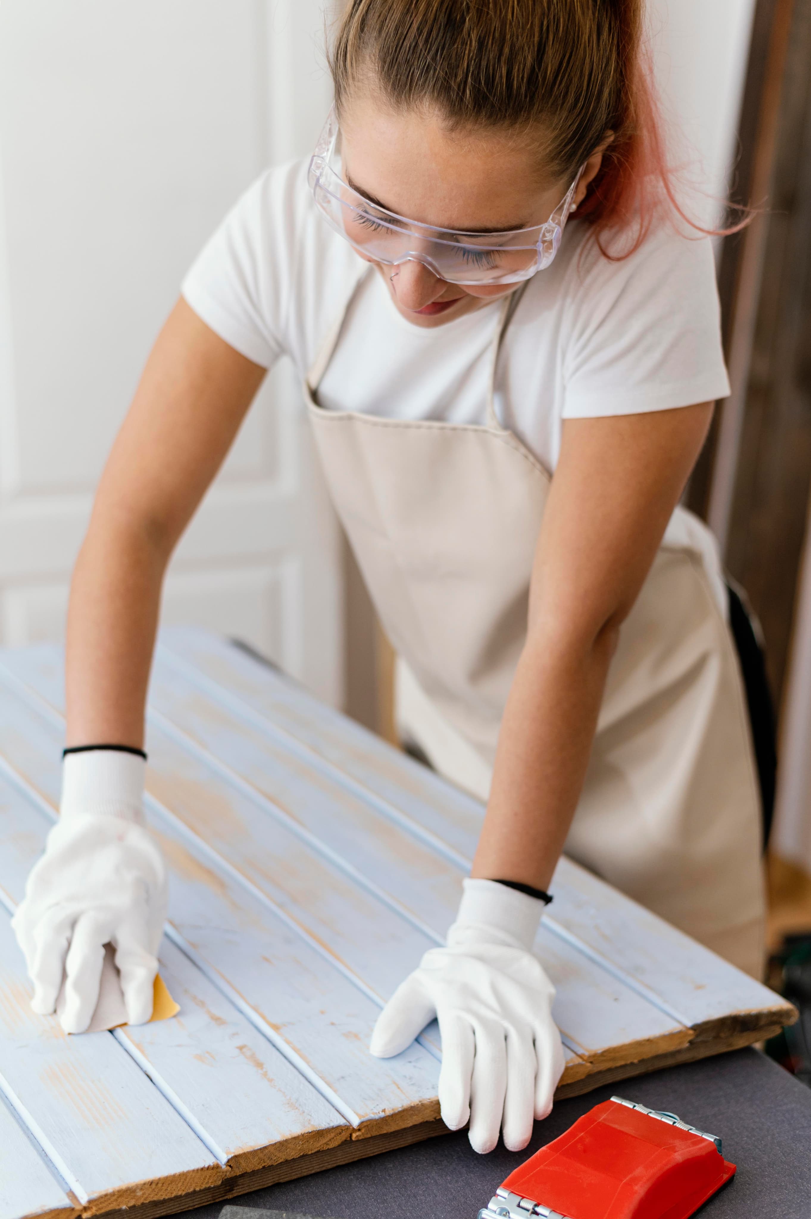 Wood Coating 101: How to Choose the Right Protection for Your Furniture or Project