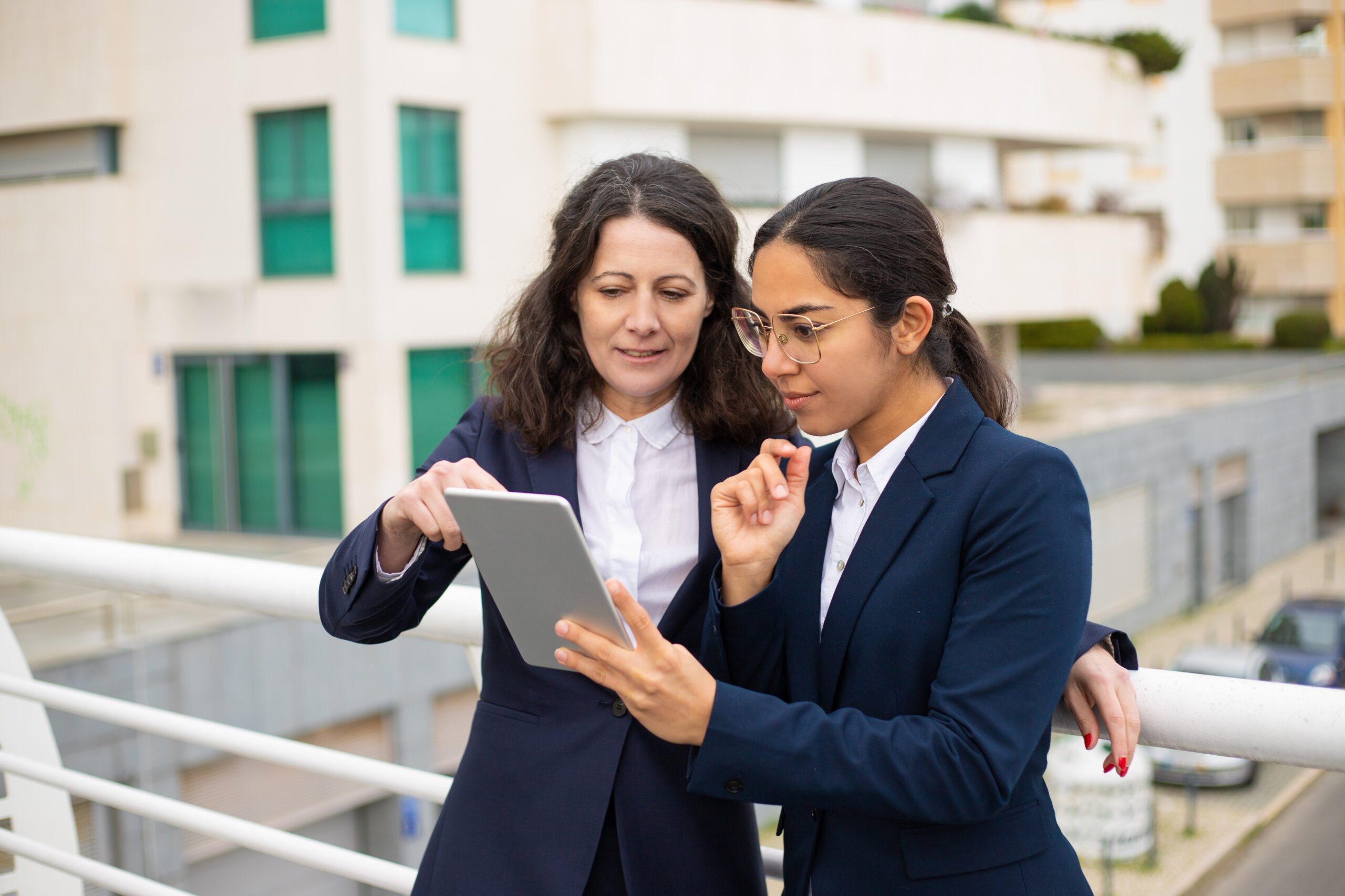 Home content businesswomen using tablet pc